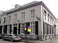 Huis een geheel vormend met peperstraat 2, begin 19e eeuw, fraaie deur