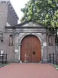 Toegangspoort van het voormalige Groot Zieken Gasthuis