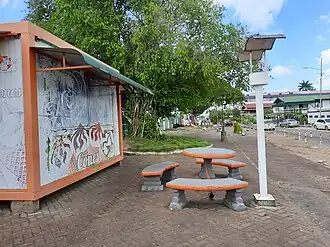 Bankjes met tafeltje, 2022