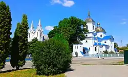 Katholieke (links) en Orthodoxe Kathedraal (rechts) in Bar