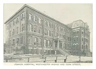 Foto uit 1893 van het ziekenhuis op de hoek van Westchester Avenue en 150th Street