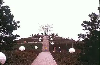 De heuvel op het terrein van de WIG 74