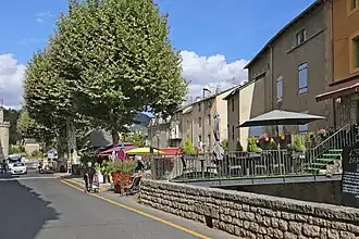 De passage van de D986 in Meyrueis