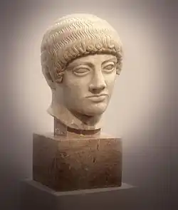 Hoofd van een blonde kouros