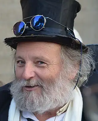 Jos Smos, portret als 'zingende stadsgids'