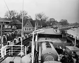 Buiksloterweg gezien vanaf pont in 1955