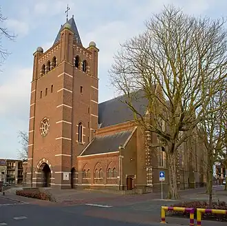 De kerk gezien vanuit het zuidwesten