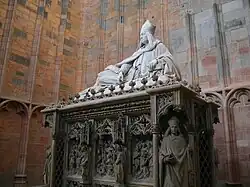 Cenotaaf van Hubertus van Luik in de basiliek
