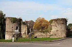 Ruïnes van het oude kasteel, genaamd "Château de Jules César"