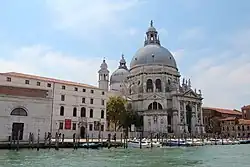 De basiliek gezien vanaf het Canal Grande.