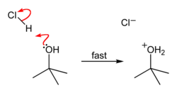 Protonering van tert-butanol door HCl