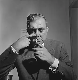 Jacques Tati in 1955 bij een presentatie voor Jour de fête