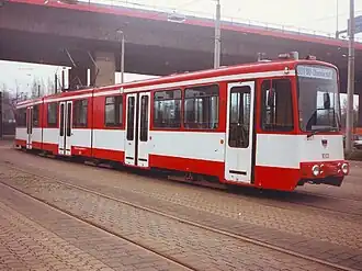 GT10NC-DU 1003 met nog één middenbak in Duisburg in 1992, reed van 1999-2002 als 997 in Amsterdam met twee middenbakken