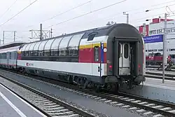 Het panoramarijtuig op 14 september 2016 achteraan de Transalpin in Graz