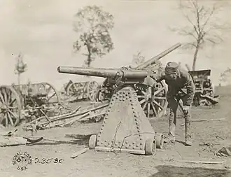 Belgisch vestinggeschut geplaatst op een kandelaar