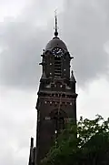 De imposante toren