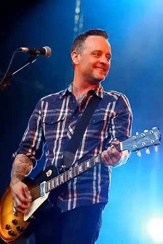 Dave Hause live op het Duitse Taubertal Festival in 2014.
