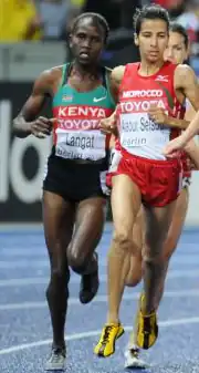 Nancy Langat (links) in 2009