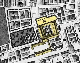 Kruisherenkerk en -klooster omstreeks 1750. Bij de kerk (U) ontbreekt de smalle zuidbeuk