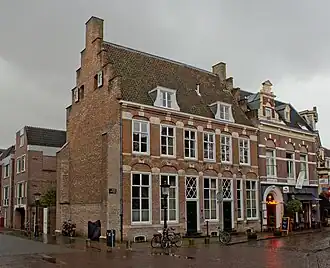Monumentale panden Wed 7-3a met links ervan de Korte Nieuwstraat.