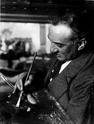 Weijns in eigen atelier in Mathenesserlaan, Rotterdam c. 1920