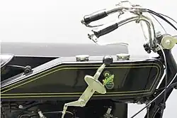 De M/3 en M/4-zadeltank was veel netter, zonder handpompje en met een veel kleinere esthetische schakelhefboom.