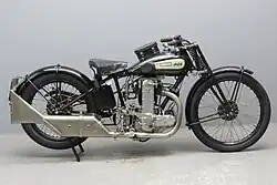Model M10 500cc-wegracer uit 1929. In dit jaar kregen de machines zadeltanks met een kleurtje
