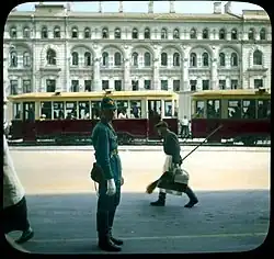 Politieagent?,-straatveger? met tram op de achtergrond, 1931.