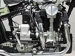 De Silver Hawk kopklep-V-vier