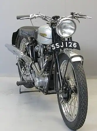 Triumph Tiger 80 uit 1936, nog met het dubbel wiegframe