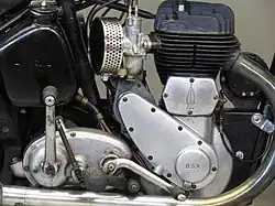 Het zijklepblok van Val Page was veel strakker afgewerkt en zou tot 1963 vrijwel ongewijzigd blijven.