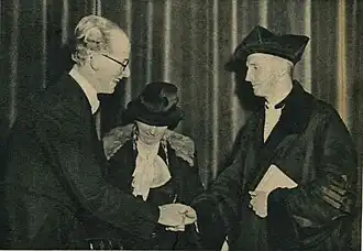 Robert Regout neemt felicitaties in ontvangst na zijn inaugurale rede aan de Katholieke Universiteit Nijmegen, feb. 1940