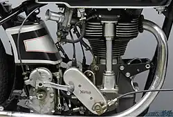 Ook de productieracers die gewoon te koop waren hadden vanaf het begin magnesium carters en aluminium cilinders (met een gietijzeren cilindervoering)