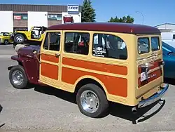 De stalen carrosserie van de Jeep Station Wagon werd soms gespoten als "woody"