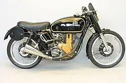 Concurrentie in eigen (AMC) huis: 350cc-AJS 7R...