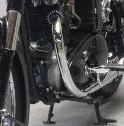 Bert Hopwood zette de uitlaatpoorten 50º uit elkaar om de koeling te verbeteren.