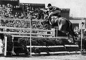 Harry Llewellyn op Foxhunter tijdens de Olympische Zomerspelen van 1952 in Helsinki