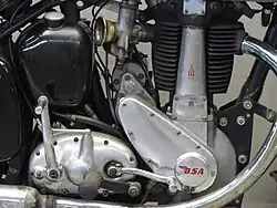 De BSA M33 kreeg het kopklep-motorblok van de BSA B33...