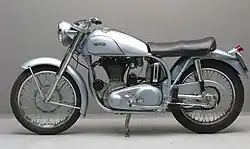 Het International Model 30 kreeg dezelfde uitrusting, maar was veel duurder.