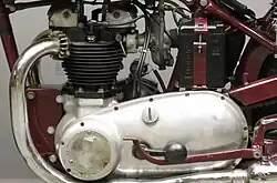 De linkerkant toont het kleine dekseltje waar de dynamo achter zat.