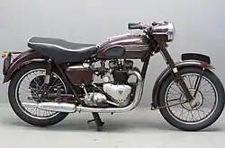 In 1954 volgden de swingarm-achtervering en een duozadel.