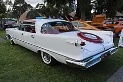 Imperial Crown (1957), vierdeurs sedan met een landau-dak
