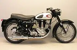 BB33 uit 1958 met swingarm-achtervering.