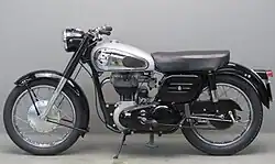 Model 50 uit 1958. In 1959 kreeg de machine het featherbed frame.