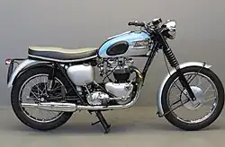 T120 Bonneville uit 1961, met smalle spatborden en losse koplamp