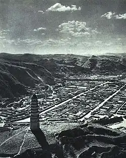 Yan'an in 1964, met de pagode op de voorgrond