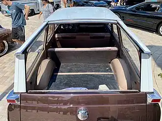 Studebaker Commander Wagonaire met geopend schuifdak