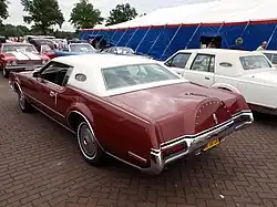 Continental Mark IV (1972), achteraanzicht met het ovaal "Opera Window" in de C-stijl