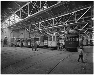 Opstelling van historische trams in tramremise Delfshaven, 1972