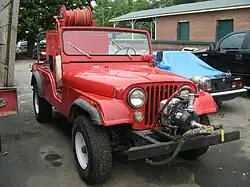 CJ-6 met een normale deuropening aan de passagierskant